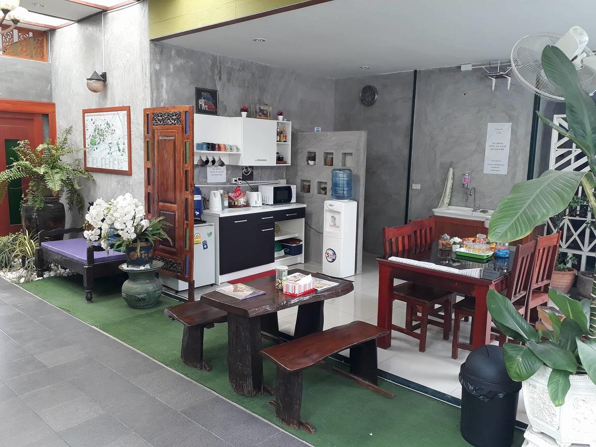 Pk Hostel Phra Nakhon Si Ayutthaya Esterno foto